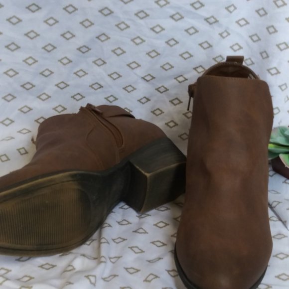 Madden Girl Dark Brown Ankle Boots Size 9 - Picture 3 of 5